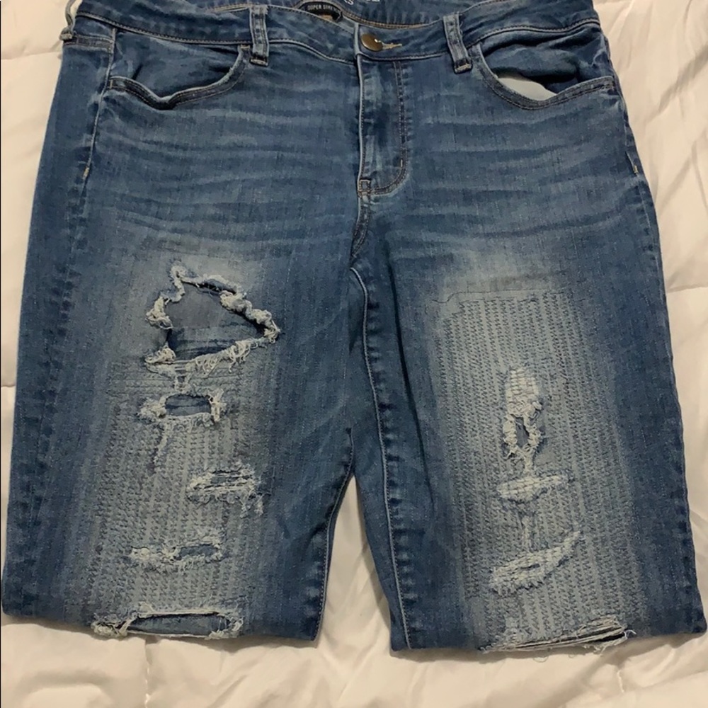 Cute American Eagle Distressed Jeans!